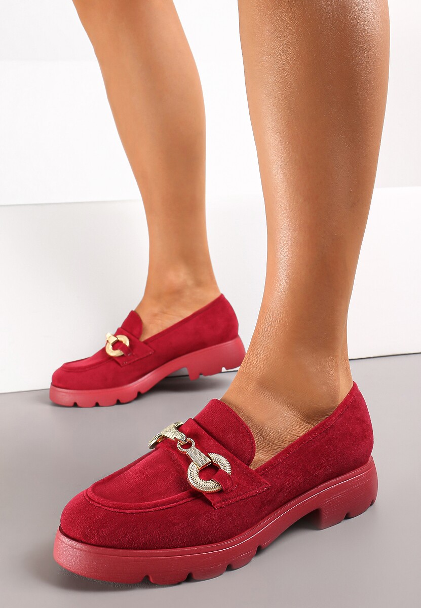 Bordowe Klasyczne Mokasyny na Płaskiej Podeszwie Ozdobione Metalową Wstawką Landia