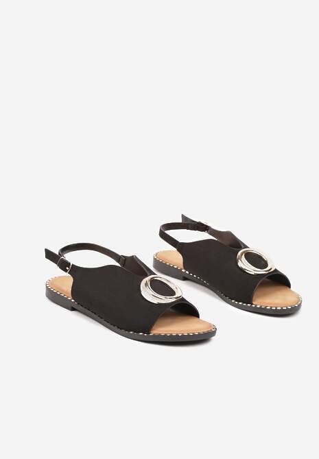 Czarne Sandały z Wycięciem i Metaliczną Okrągłą Aplikacją Orisena
