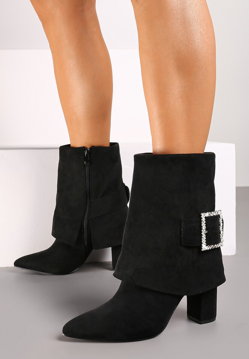 Czarne Botki na Słupku Ozdobione Klamrą z Cyrkoniami i Wywiniętą Cholewką Armenna