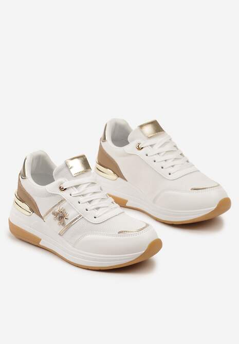 Biało-Złote Sneakersy za Kostkę z Imitacji Skóry na Koturnie z Aplikacją i Sznurowaniem Faelena