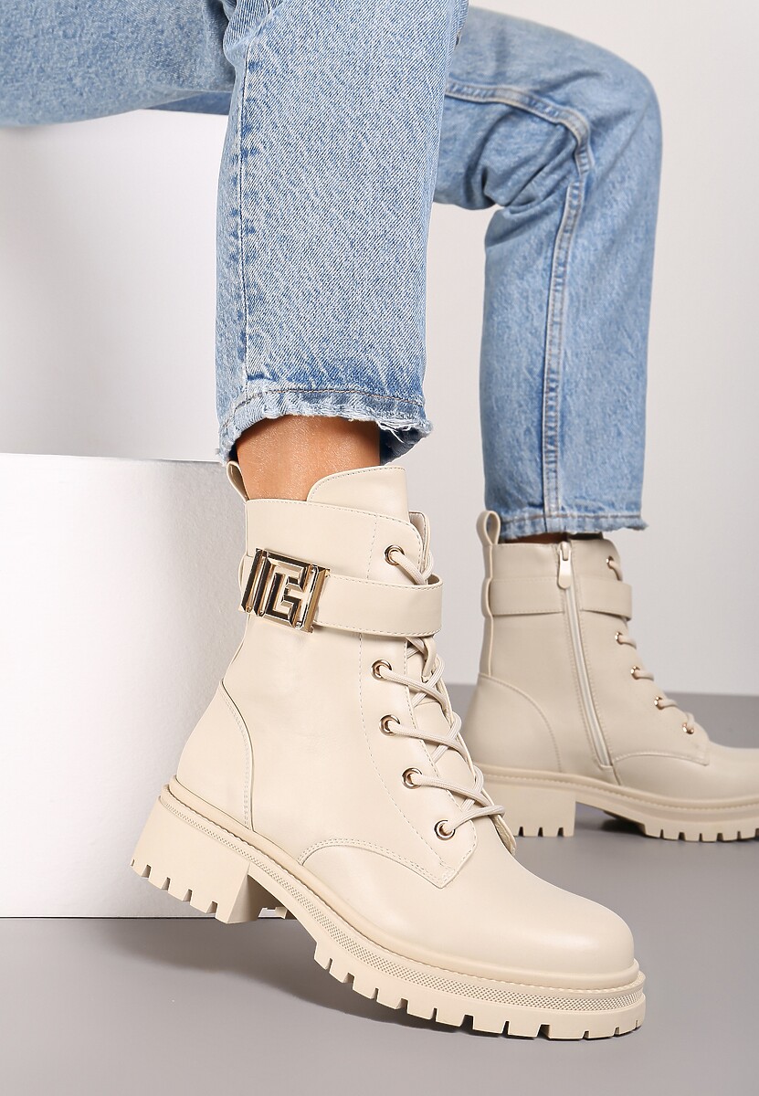 Czarne Botki Workery na Płaskiej Podeszwie Ozdobione Paskiem z Klamrą Betida