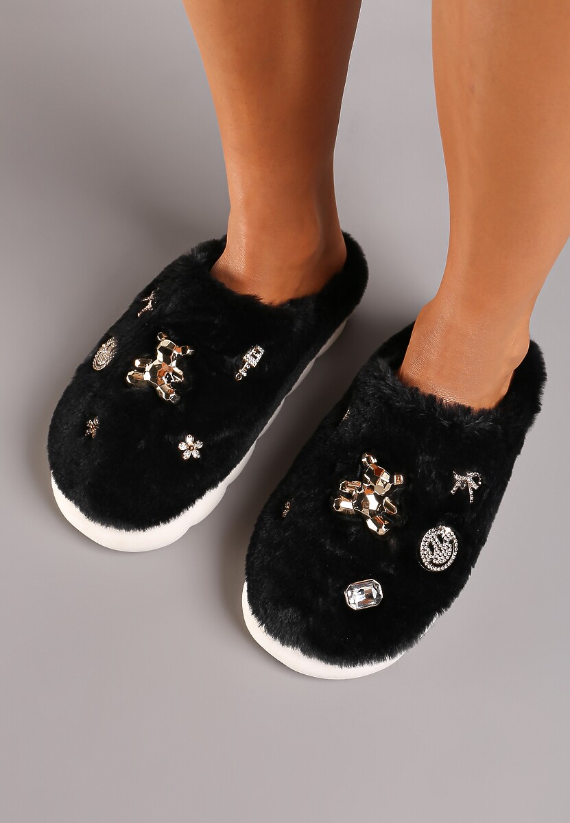 Czarne Kapcie na Płaskiej Podeszwie z Metalicznymi Aplikacjami i Futerkiem Nirissa