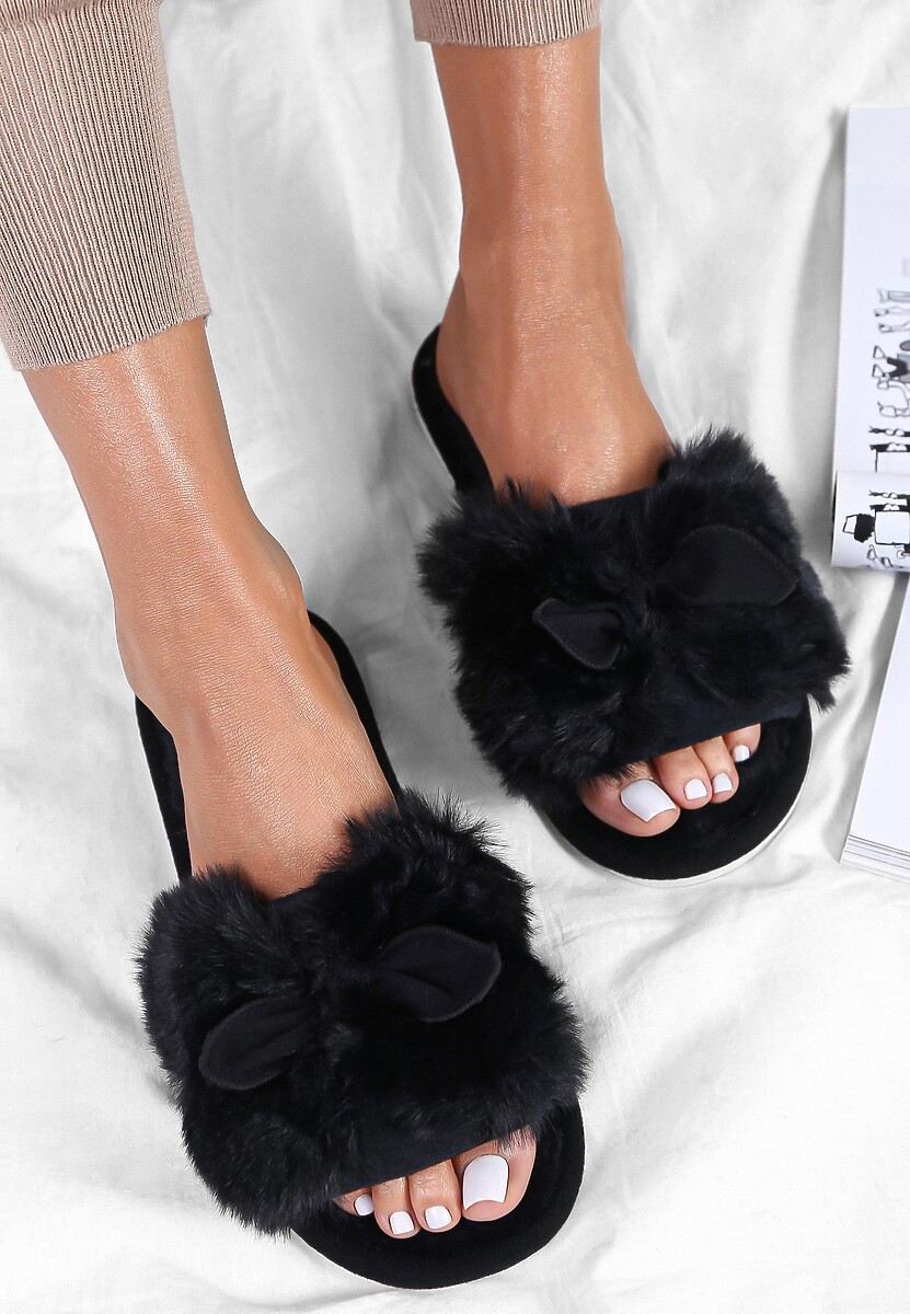 Czarne Kapcie Tryphadia