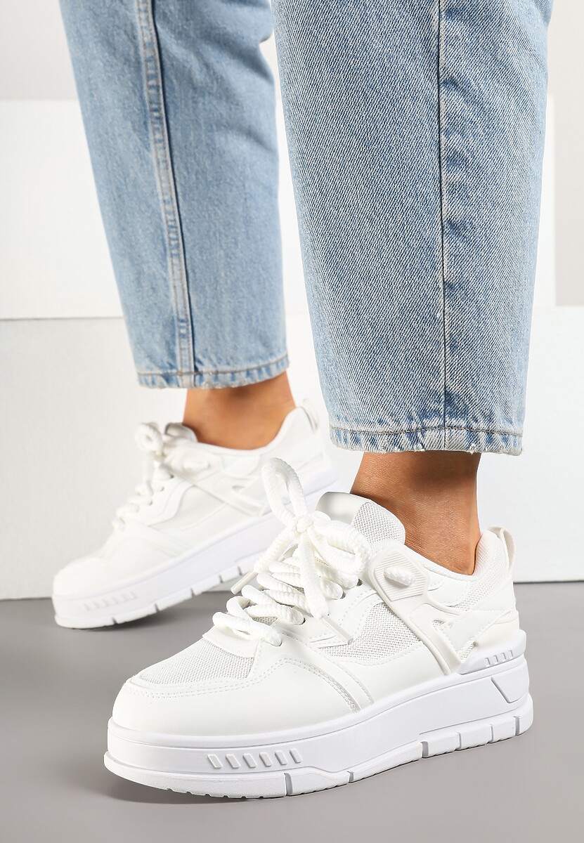 Białe Sneakersy Streetwearowe na Niskiej Platformie Veniffia
