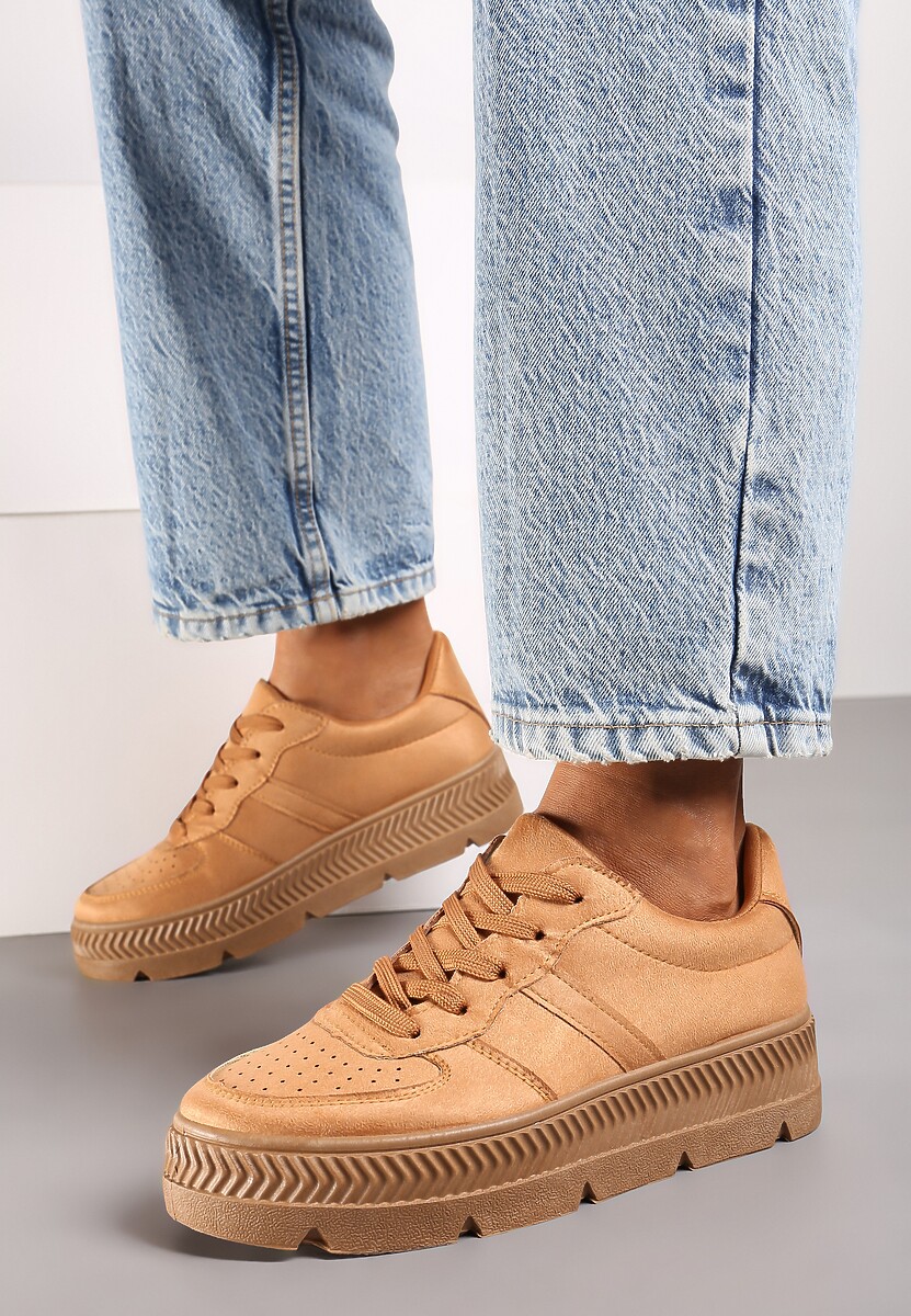 Czarne Sneakersy z Perforacją na Żłobionej Podeszwie Riparian Rights