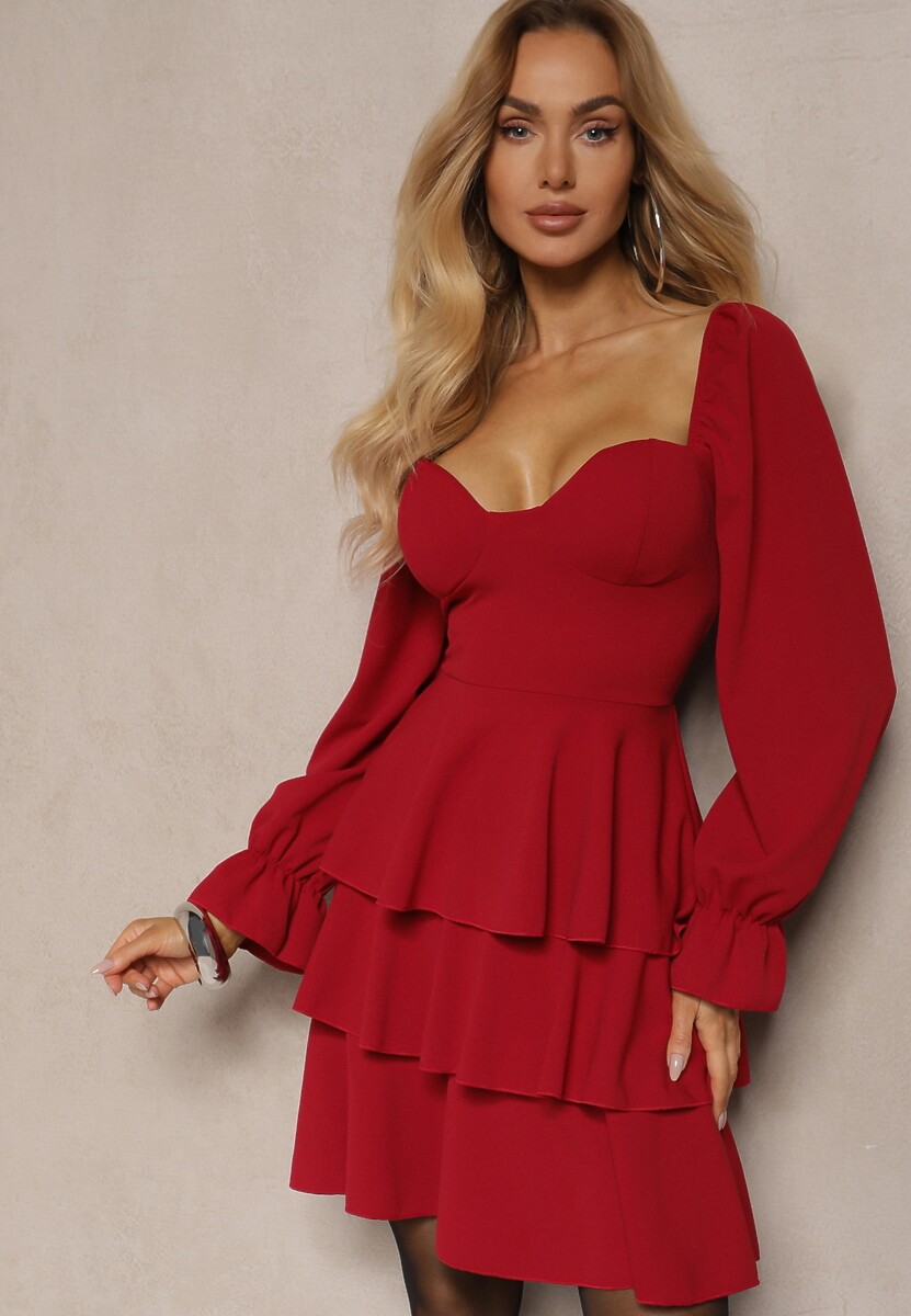 Bordowa Sukienka o Rozkloszowanym Kroju z Falbanami i Bufiastymi Rękawami Semiella