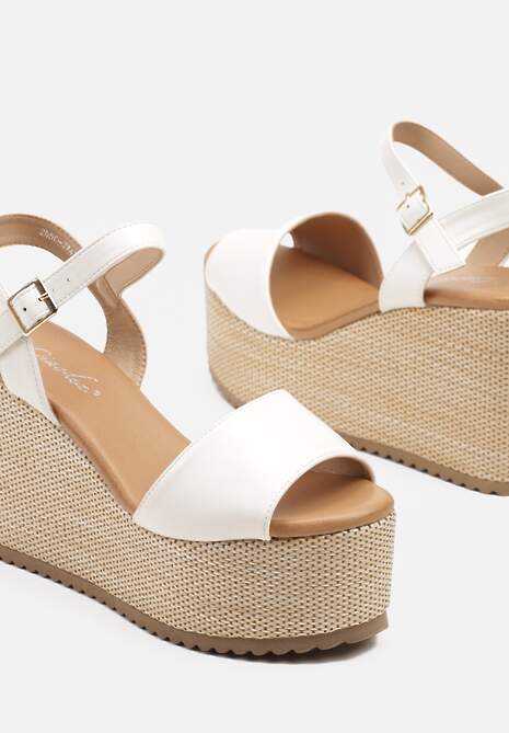 Białe Sandały Zapinane przy Kostce na Plecionym Koturnie Wenilna