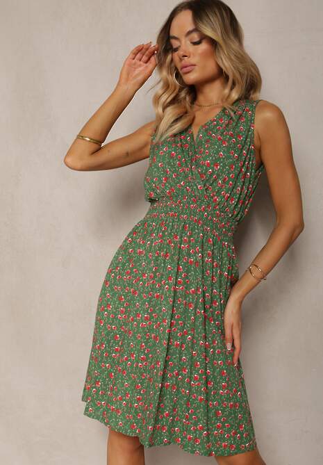 Zielona Kopertowa Sukienka z Wiskozy w Kwiaty Wykończona Gumką w Talii Innavia