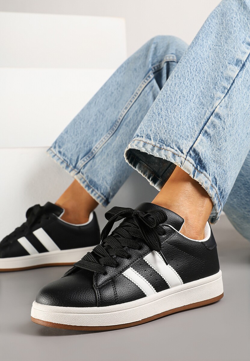 Czarne Sneakersy w Stylu Kultowych Tenisówek z Ozdobnymi Paskami Marazea
