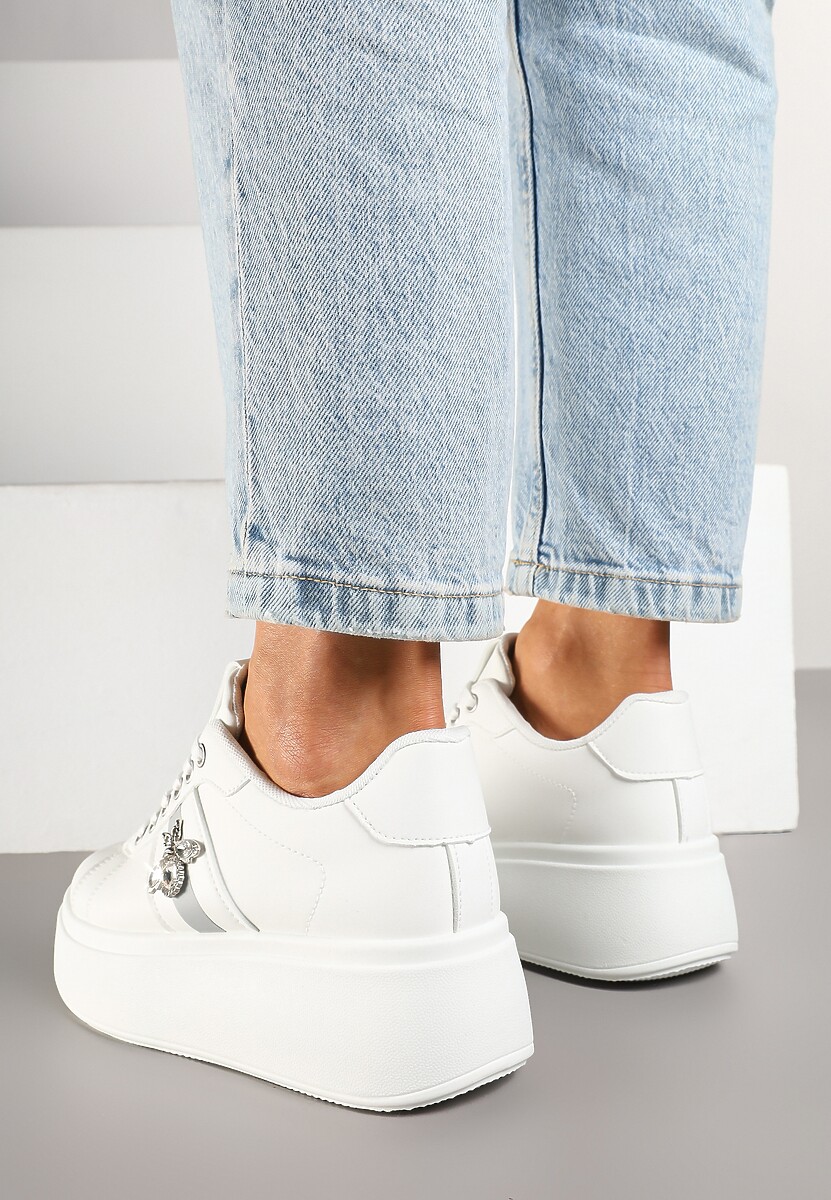 Białe Sneakersy z Ozdobną Aplikacją Owada z Przeszyciami na Platformie Ommea