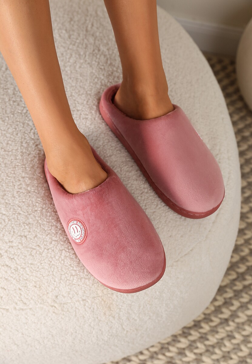 Ciemnoróżowe Kapcie na Płaskiej Podeszwie Ozdobione Futerkiem w Stylu Baranka Mairelle