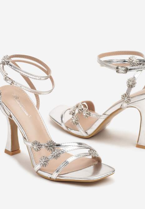 Srebrne Sandały na Szpilce Zdobione Paskami i Cyrkoniowymi Aplikacjami z Kwiatami Hanariel