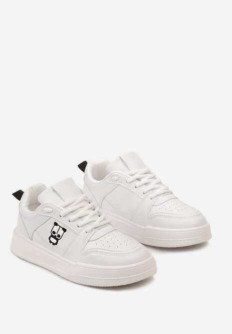 Białe Sneakersy z Drobną Perforacją i Małym Nadrukiem Fredomia