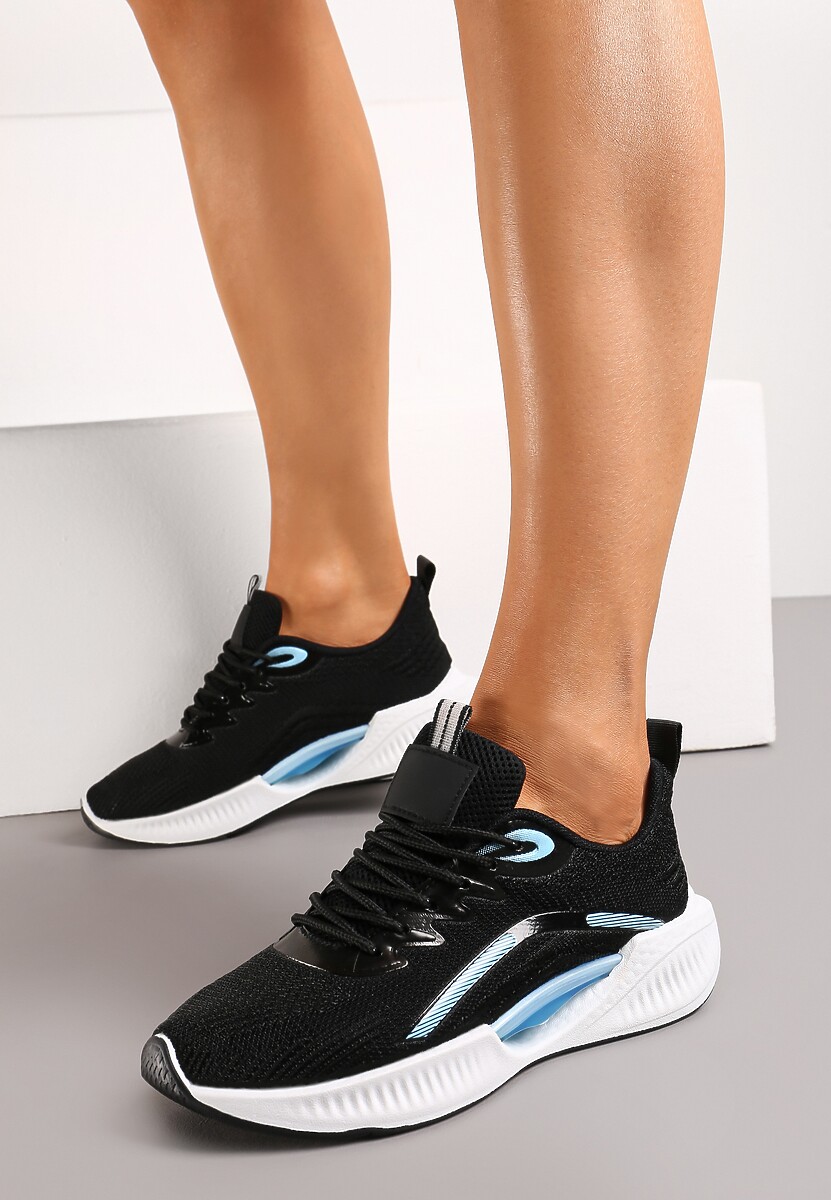 Czarne Buty Sportowe z Siateczki z Ozdobną Wstawką na Podeszwie Yllaria