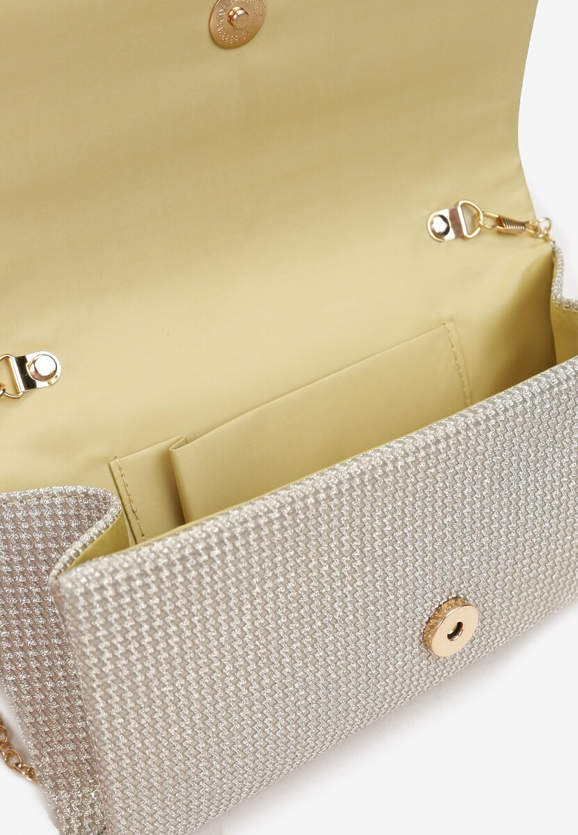 Złota Brokatowa Torebka Kopertówka z Łańcuszkiem i Ozdobną Klapą Eilikka