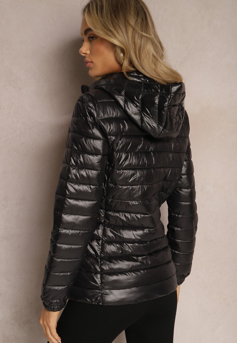 Czarna Pikowana Kurtka z Odpinanym Kapturem Telianna