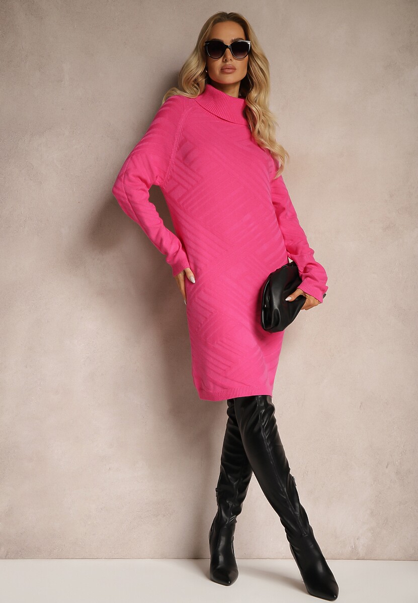 Niebieska Dzianinowa Sukienka o Prostym Kroju z Golfem Sinavellea