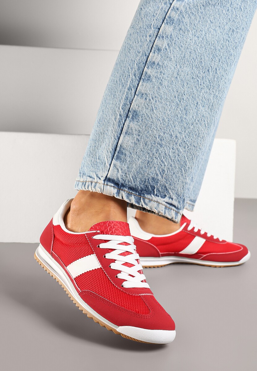 Czerwone Sneakersy Ozdobione Paskiem Cleova