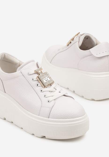 Białe Sneakersy na Platformie ze Skóry Naturalnej z Metaliczną Aplikacją Falandria