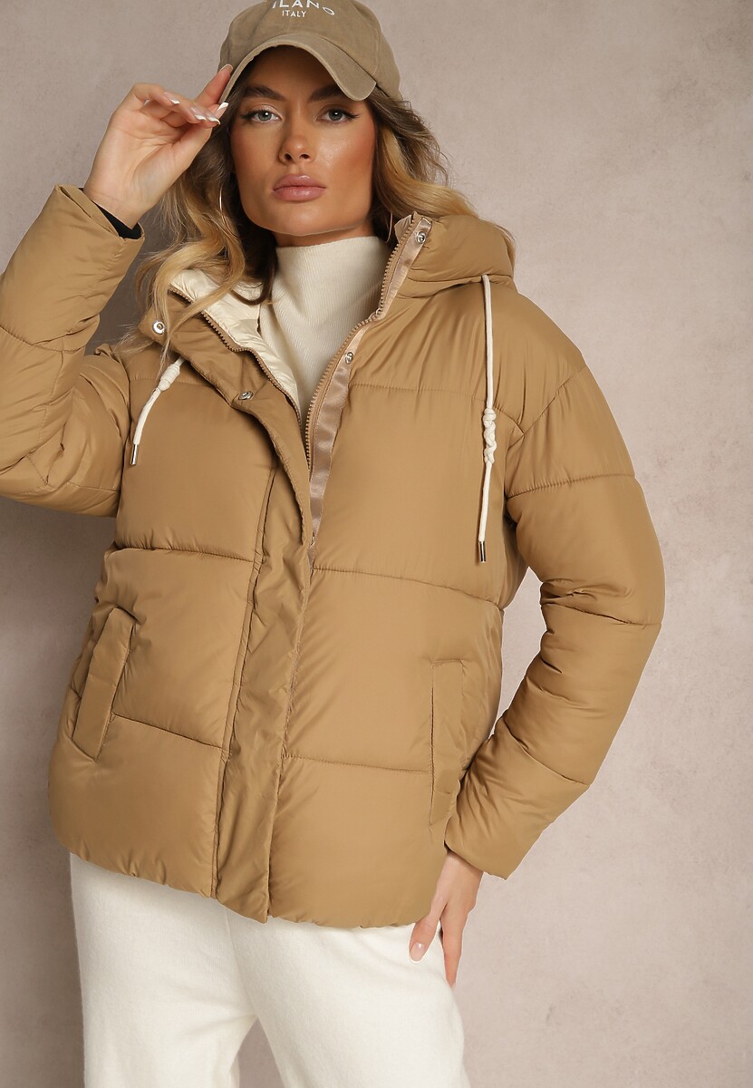 Czarna Pudełkowa Kurtka z Kapturem i Kieszeniami Zdobiona Pikowanymi Przeszyciami Issenia