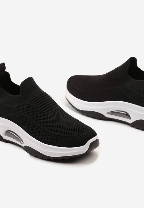 Czarne Casualowe Buty Sportowe na Grubszej Podeszwie Ozdobione Perforacją Fiovena