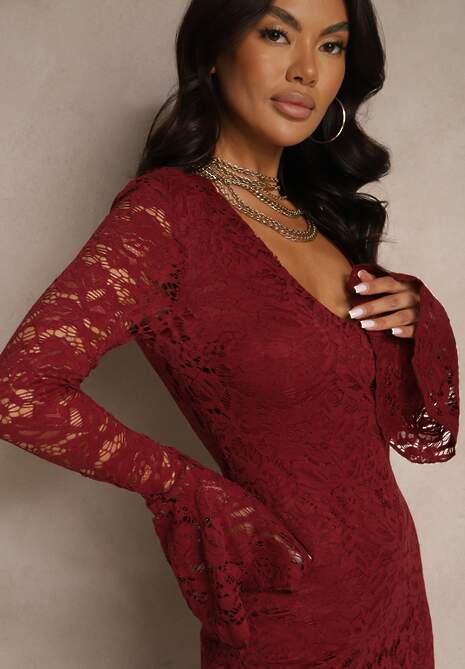 Bordowa Dopasowana Sukienka Zdobiona Koronką z Rozszerzanym Dołem Hannalis