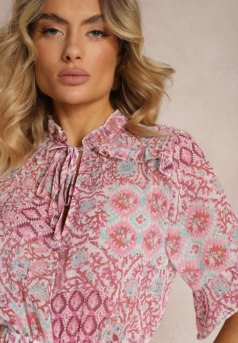 Różowa Sukienka o Rozkloszowanym Kroju z Falbankami i Gumką w Talii Nespia