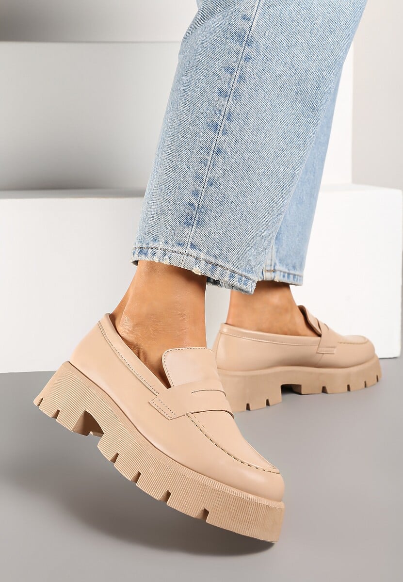 Ciemnobeżowe Mokasyny na Tłoczonej Platformie Resilira