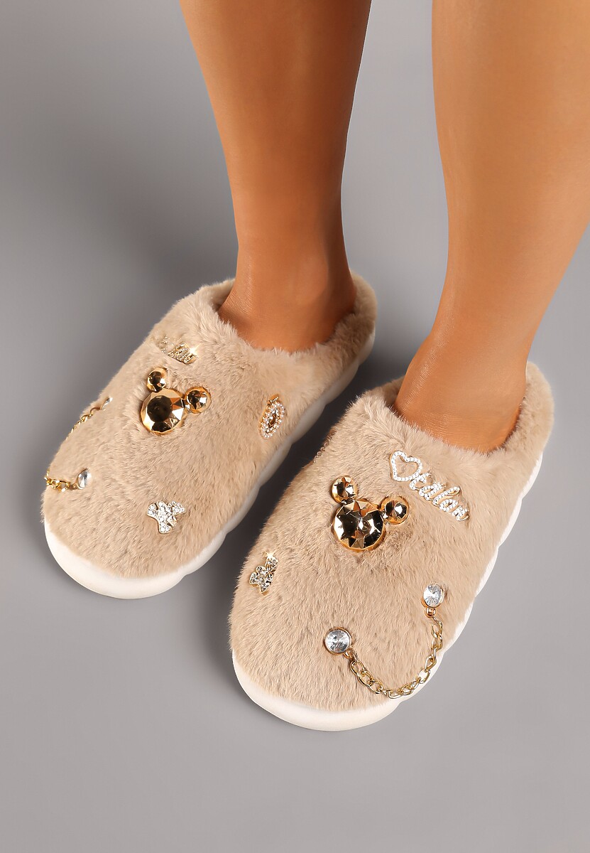 Ciemnobeżowe Kapcie na Płaskiej Podeszwie z Futerkiem Ozdobione Łańcuszkiem i Cyrkoniami Reanivia