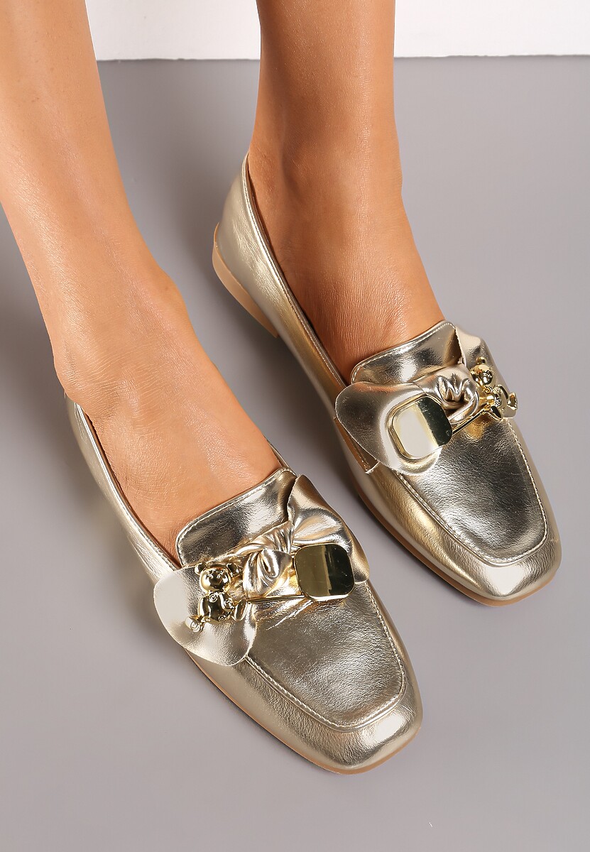 Złote Mokasyny z Ekozamszu Ozdobione Kokardą i Klamrą z Misiem Koralia