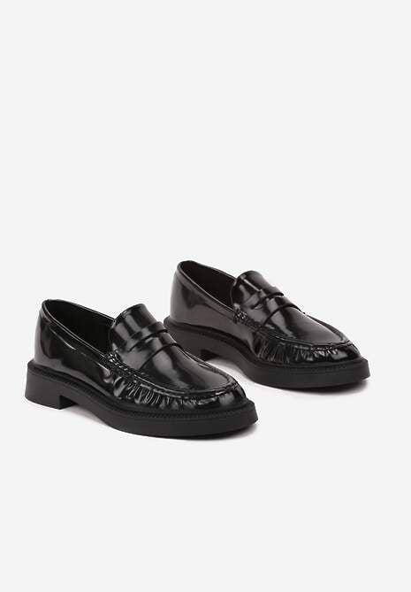Czarne Mokasyny z Lakierowanym Połyskiem Ozdobnie Marszczone Neathriel
