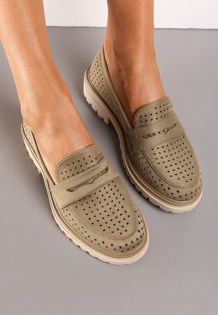 Zielone Mokasyny z Ażurowym Zdobieniem Vicuttia