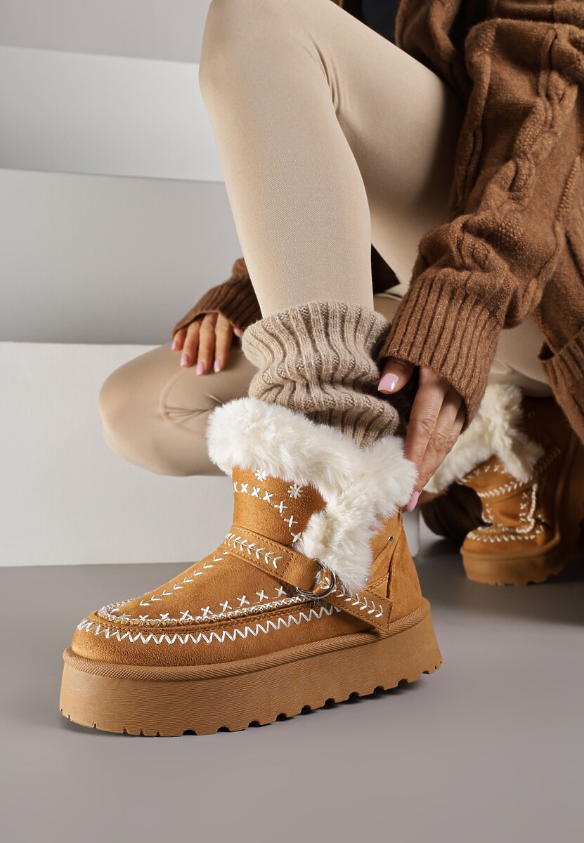 Jasnobrązowe Śniegowce na Platformie z Futerkiem i Haftowanym Wzorem Celatusa