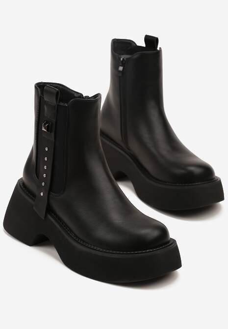 Czarne Botki Typu Sztyblety na Grubej Podeszwie Zdobione Nitami przy Cholewce Tularina