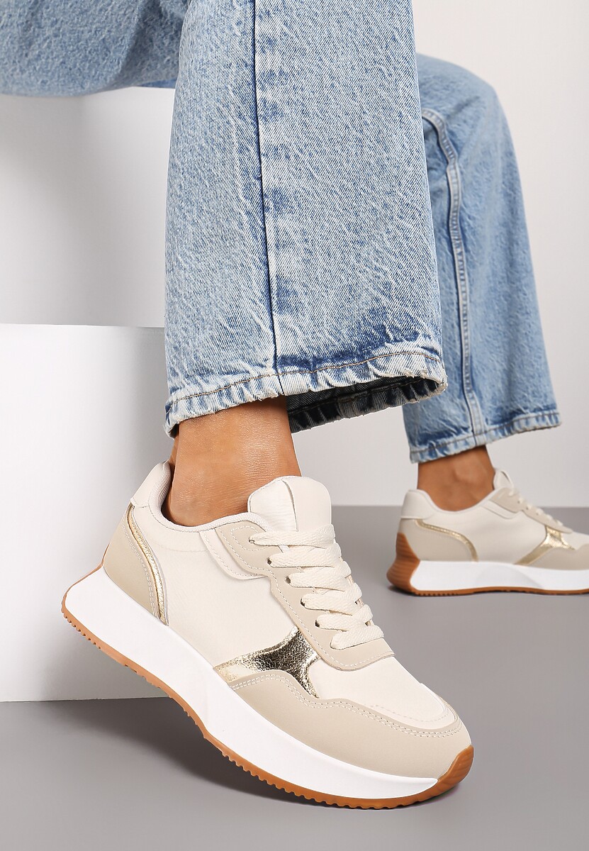 Beżowe Sneakersy na Płaskiej Podeszwie Ozdobione Metalicznymi Elementami Nevlis