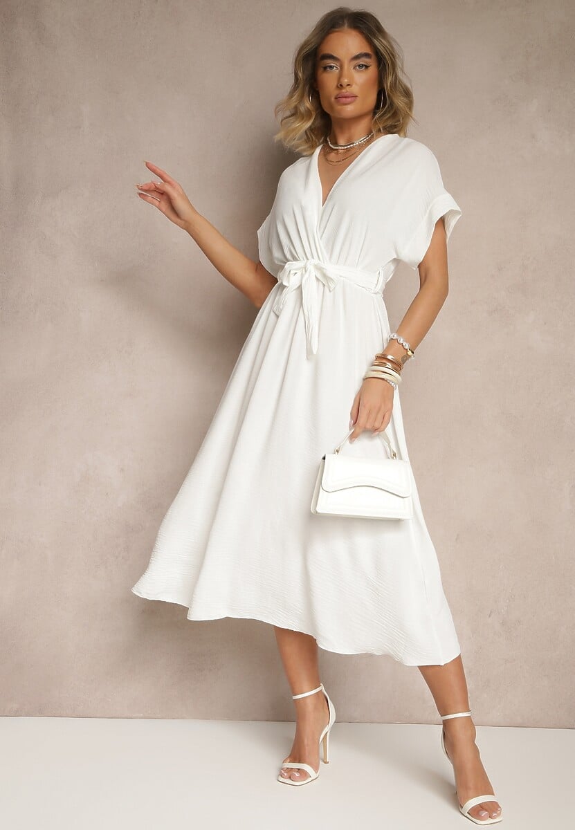 Biała Rozkloszowana Sukienka z Gumką w Talii i Wiązaniem Sepenira