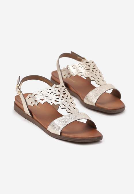 Złote Sandały na Płaskiej Podeszwie z Ażurową Cholewką Salasena