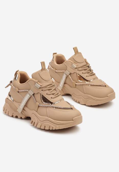 Ciemnobeżowe Sneakersy na Platformie z Tłoczeniem ze Sznurowaniem Ozdobione Napisem i Cyrkoniami Zinura
