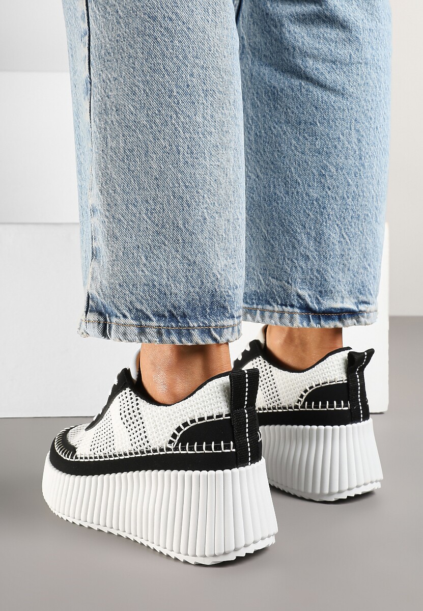 Czarno-Białe Sneakersy na Tłoczonej Platformie z Ozdobnymi Przeszyciami Faloviela