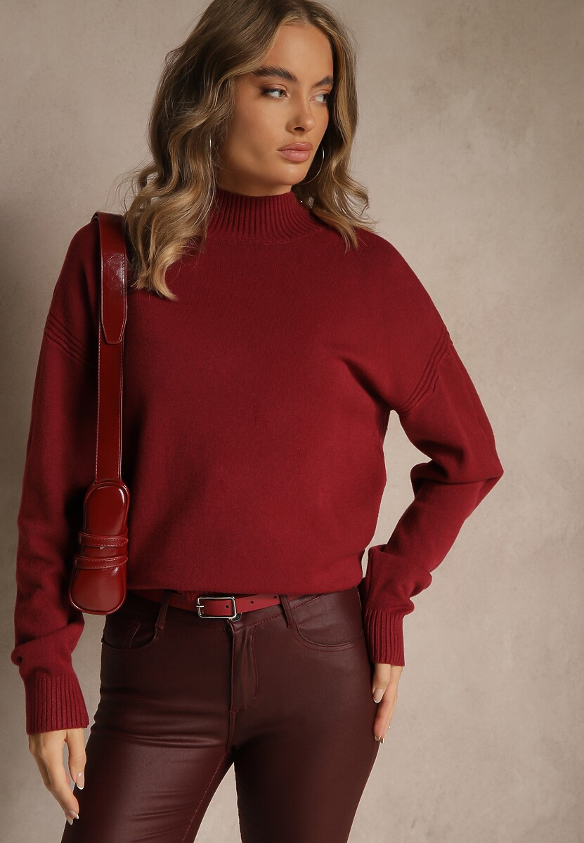 Bordowy Gładki Golf Zdobiony Guzikami przy Dekolcie Rallessa