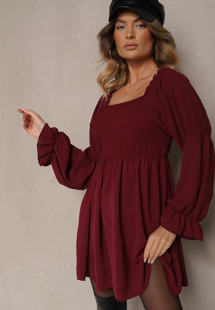 Czarna Sukienka z Elastyczną Górą o Rozkloszowanym Kroju z Falbankami Savione