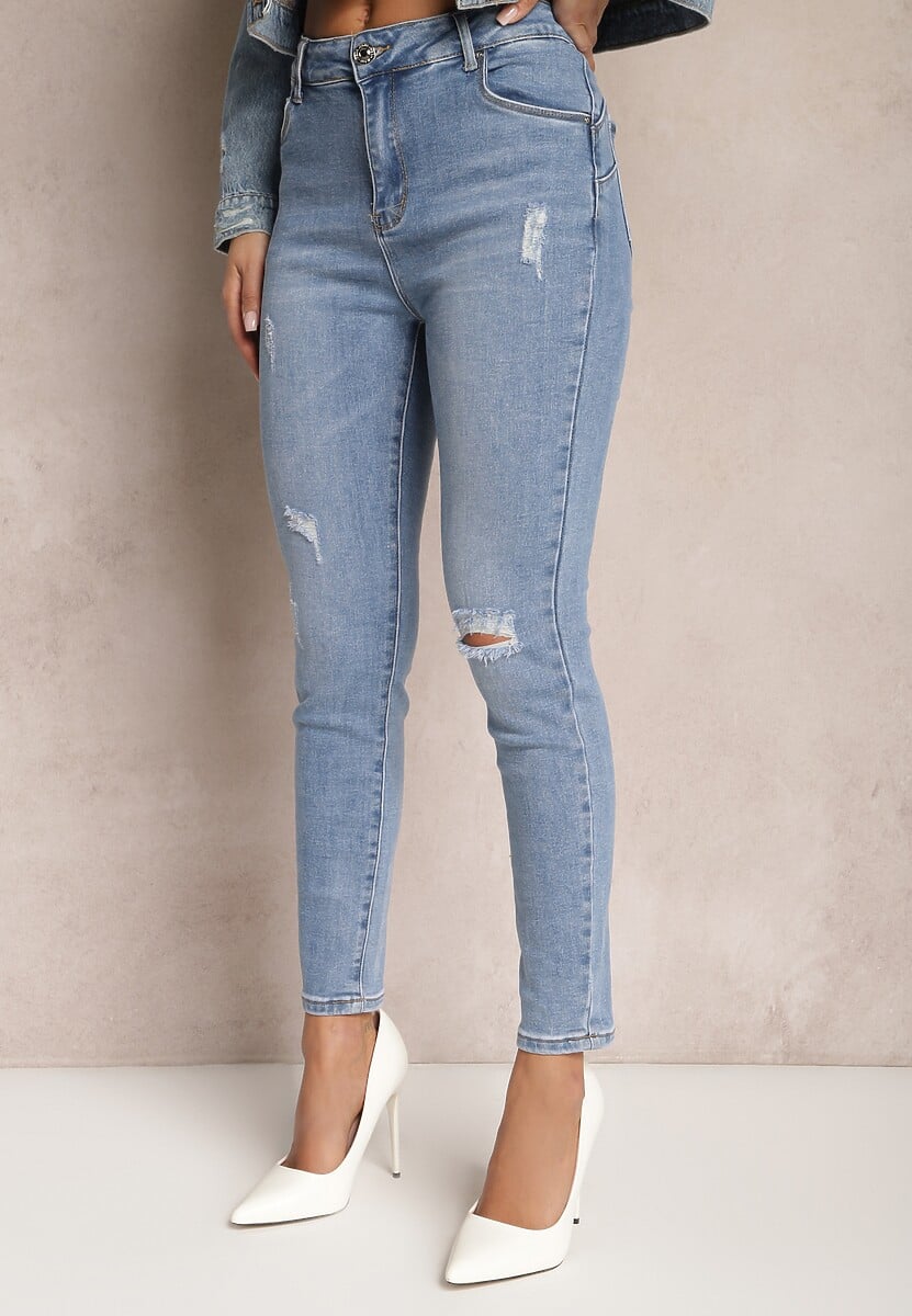 Niebieskie Jeansy z Dziurami i Przetarciami o Fasonie Skinny Klifana