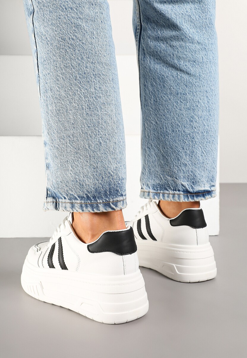 Biało-Czarne Sneakersy na Platformie Ozdobione Paskami i Perforacją Fonadel