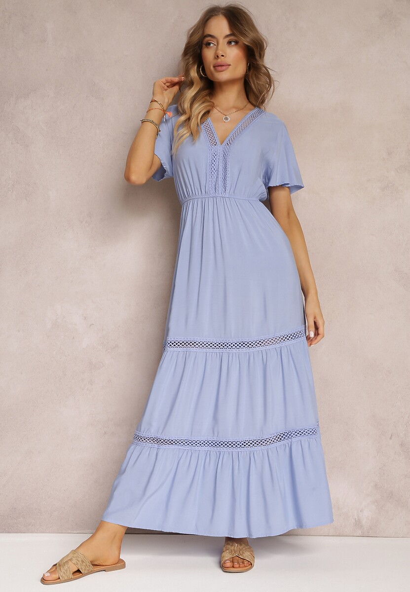 Jasnoniebieska Rozkloszowana Sukienka Maxi z Gumką w Talii i Koronkowym Dekoltem Cheteia