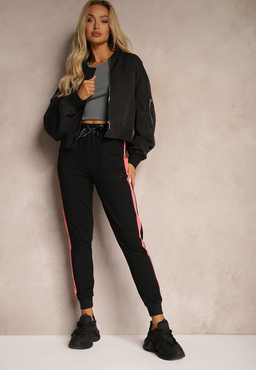 Czarne Spodnie Dresowe High Waist Wykończone Lampasami i Ozdobione Napisem Sikara