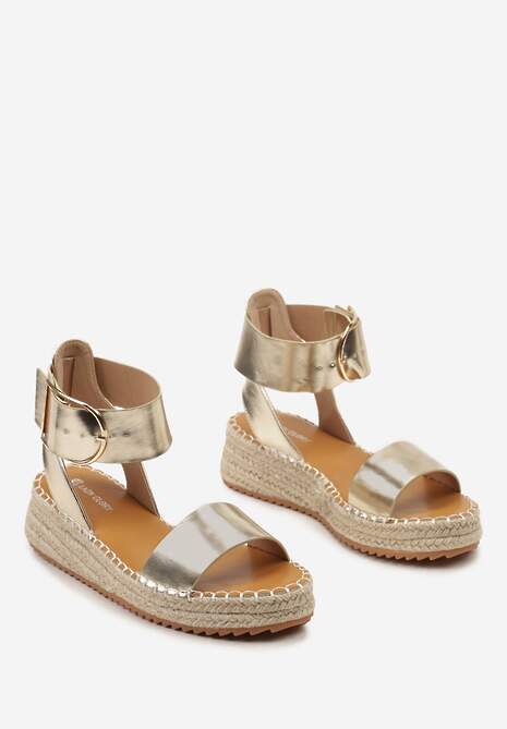 Złote Sandały z Plecionką na Podeszwie i Szerokim Paskiem z Klamrą Adrikla