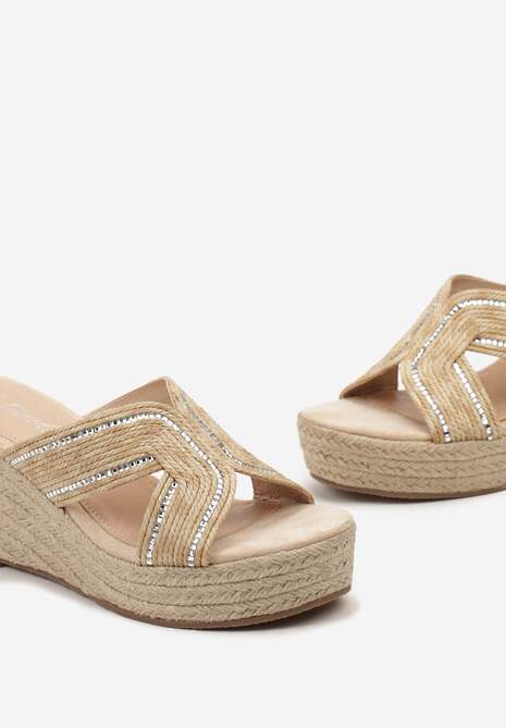 Beżowe Klapki Ozdobione Kamyczkami na Koturnie Plecionym Biurlia