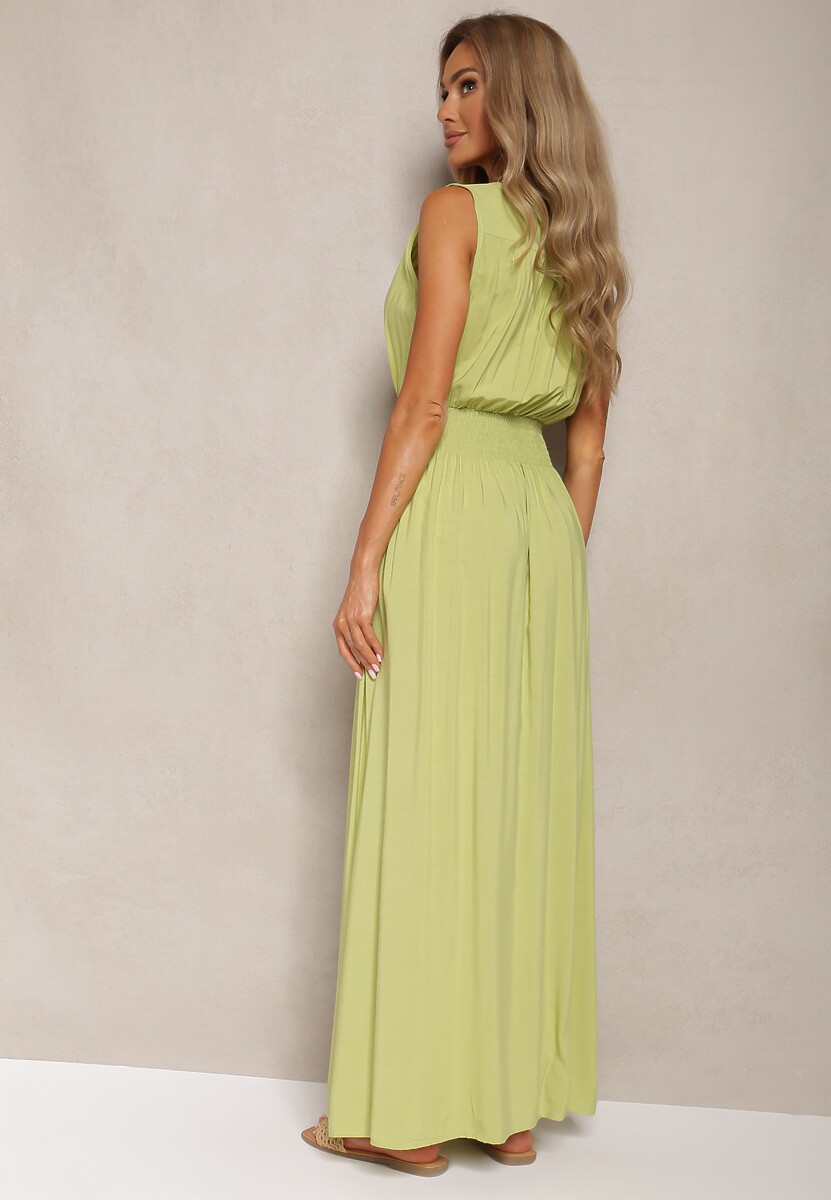 Zielona Taliowana Sukienka z Wiskozy Wykończona Gumkami w Talii i Kopertowym Dekoltem Kairidia