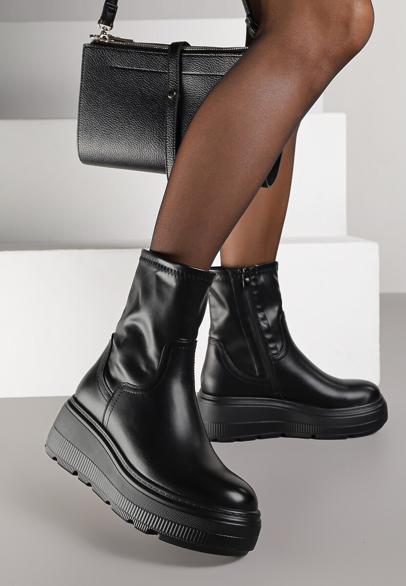Czarne Botki na Platformie w Stylu Cyber Fisatte