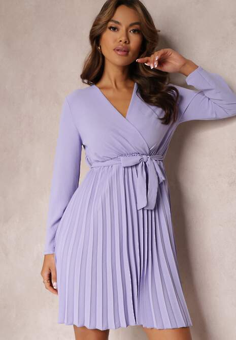 Fioletowa Sukienka Plisowana z Materiałowym Paskiem Jaresa